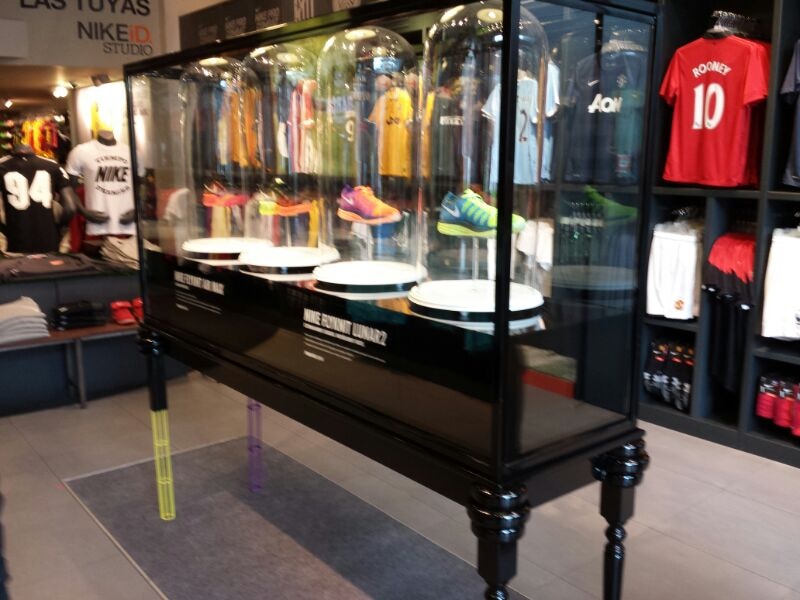 Mobiliario retail para Nike Store